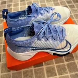 Women Nike air zoom Tempo Next% FK size 7W